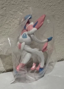 Pokemon Sylveon Putitto Figur Neu - Bild 1 von 3