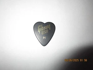  Vintage Gibson USA Medium Gauge Heart Shaped Guitar Pick #1046 - Picture 1 of 3