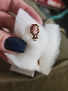 Broche prendedor vintage Avon nuevo en caja 1982 joyería de moda camafeo silueta nuevo en caja - Imagen 1 de 7