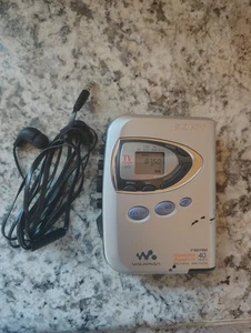 Bella Sony WM-FX290W retrò testata e funzionante! Spedizione veloce! - Foto 1 di 4