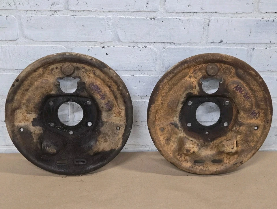 Placas de respaldo de freno de fábrica AMC 20 10" JEEP CJ 1979-86 -- CJ5 CJ7 CJ8 Foto 1 de 4