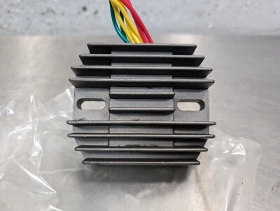 Regulador de tensão retificador Suzuki Gsxr1000 2006-07 32800-21h00 32830-21h00 fabricante de equipamento original - Imagem 1 de 4