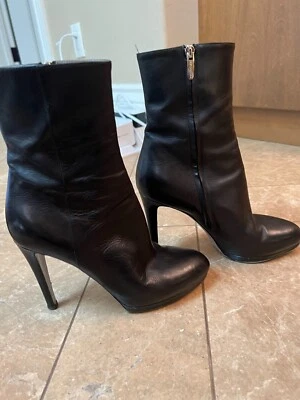 Lindas botas para mujer Sergio Rossi plataforma cremallera lateral 38 EE. UU. 7,5 cuero negro Foto 1 de 4
