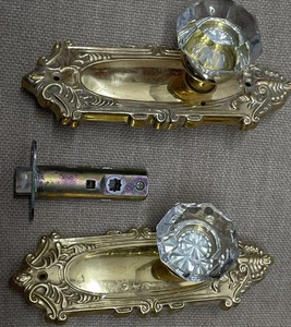 Antique Ornate Victorian Glass 8 Point Door Knobs & Back Plates 100+ Yrs Old - Picture 1 of 11