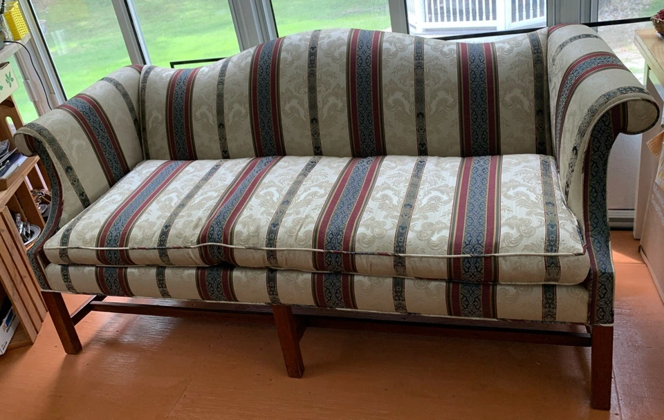 Ножки для дивана/чиппендейла Camelback цвета слоновой кости с бордовыми, синими, зелеными полосками - Изображение 1 из 4