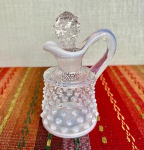 Vintage Fenton Moonstone Hobnail Transparente/Opalescente Cruet con Tapón 4.5" Alto - Imagen 1 de 4
