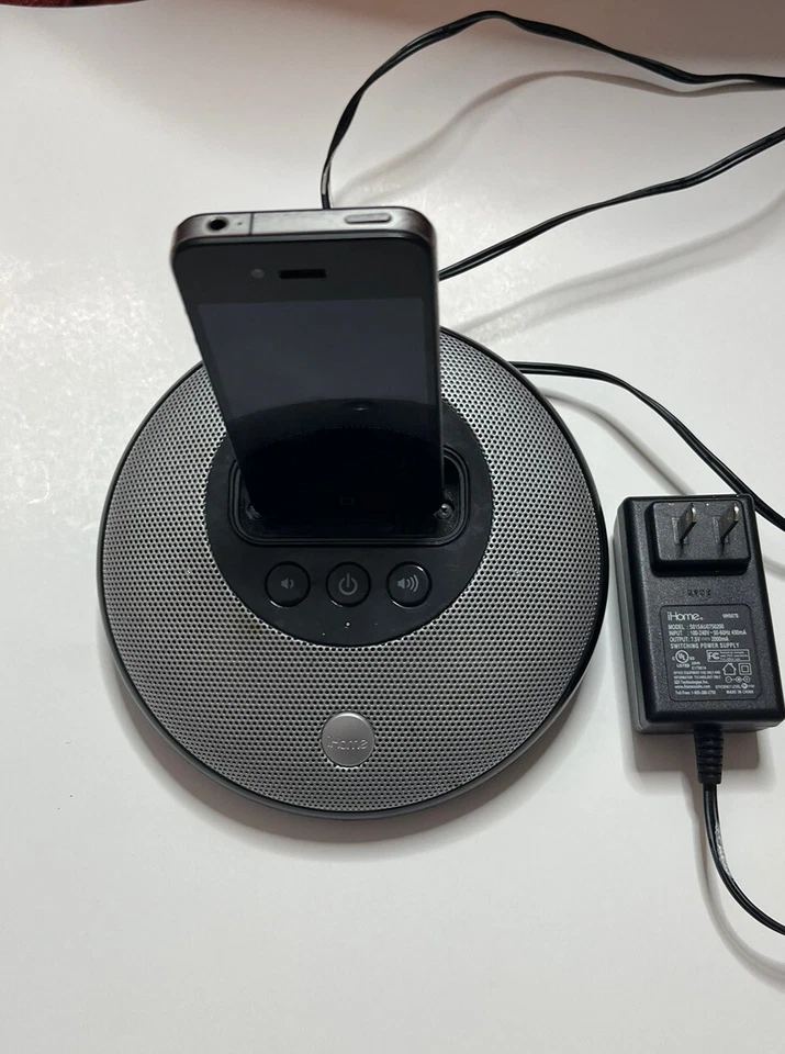Apple iPhone 4 - Black-Model A1332 And iHome Speaker And Charger For iPhone 4 Foto 1 de 4