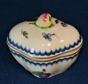 1980s RICHARD GINORI Italy ITALIAN FRUITS Lidded 3" Trinket Box w Pear Finial - Picture 1 of 4
