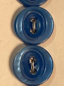 De Colección Le Chic Botones de Plástico Azul Helado Borde Elevado 2 Agujeros 1/2" 4 NUEVO en Tarjeta - Imagen 1 de 4