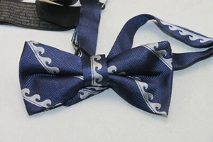 Massimo Dutti Men's Navy & Silver Wave Pattern Bow Tie - Picture 1 of 4