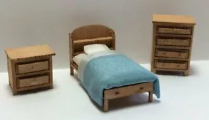 Kit de muebles de habitación infantil estilo rural a escala de cuarto de pulgada - Imagen 1 de 1