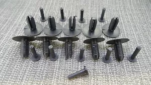 BMW RIVETTO ESPANSIONE PLASTICA TRIM CLIP PARAURTI BATTITACCO COPRI GONNA 6mm PUSH IN - Foto 1 di 12