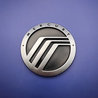 Insignia emblema trasero Mercury Mariner 2005-2007 5E64-16702-AA usada OEM Foto 1 de 4