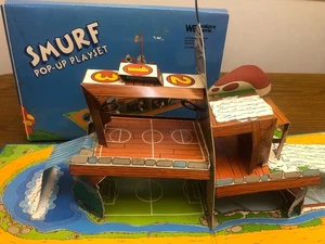 1983 Smurf Cardboard Pop-Up Playset Sports Village #5167 Peyo Wallace Berrie - Picture 1 of 12