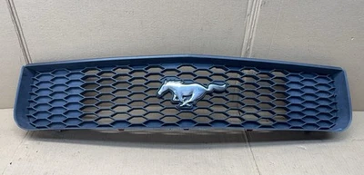 Cubierta de rejilla de parachoques delantero Ford Mustang 2005-2009 con emblema OEM Foto 1 de 4