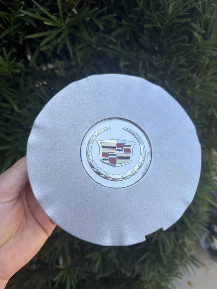 Tapa central de rueda Cadillac SRX 2010-2016 rueda de 18" 9597489 repintada OEM Foto 1 de 4