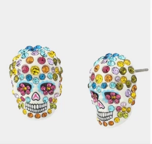 NUEVO EN CAJA PENDIENTES CALAVERA AZÚCAR BLANCO BETSEY JOHNSON STUD DÍA DE LOS MUERTOS HALLOWEEN - Imagen 1 de 7