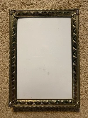Marco de fotos vintage de metal y latón tono dorado ornamentado en relieve foto MCM 5x7 #4 Foto 1 de 4