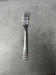 Cambridge Berkshire Sand Dinner Fork 18/10 Single Stainless Flatware Chevron - Picture 1 of 6