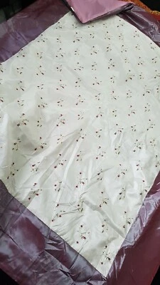 Double Silk Qulited Bed Cover Fill With Polyester Bed Sheet/Running/Throw (NEW). - Image 1 of 4