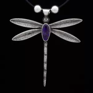 Ciondolo Dragonfly Sugilite Naturale dell'Artista Navajo Darryl Dean Begay - Foto 1 di 3