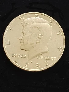 1983~P KENNEDY HALF DOLLAR ~ 'OBVERSE CUD/DIE BREAK' ERROR - Picture 1 of 3