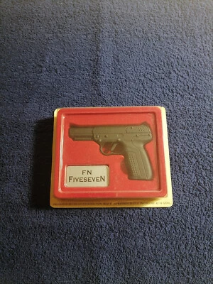Modellino in miniatura Fabbri Editore "Pistole e Revolver": FN Fiveseven - Immagine 1 di 2