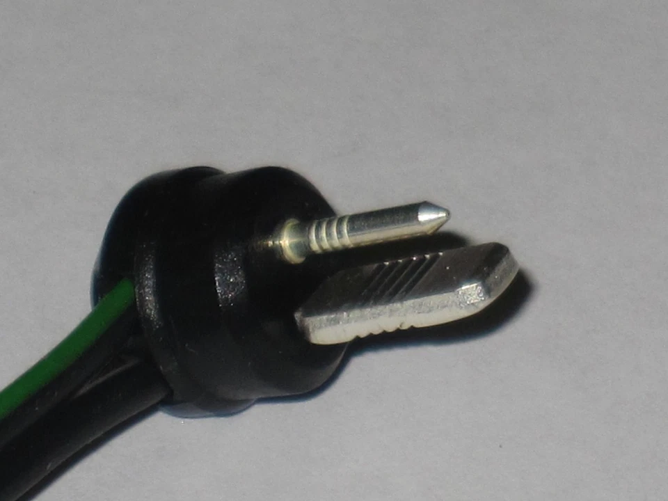 Plugue de alto-falante Becker Radio Mercedes Benz 1064.967 - Imagem 1 de 1