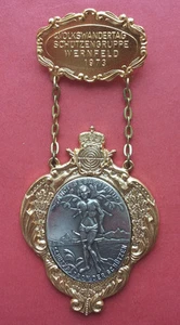R* GERMANY HUNTING MEDAL AWARD VOLKSWANDERTAG ST. SEBASTIANUS 1973 aUNC DETAILS - Picture 1 of 2