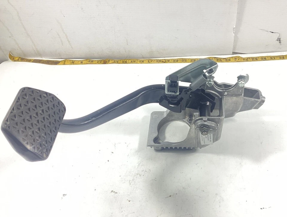 2010 - 2012 LAND ROVER RANGE ROVER HSE BRAKE STOP PEDAL ASSEMBLY OEM . - Image 1 of 4