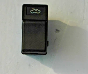 1993-1997 Volvo 850 Wagon Sunroof Switch OEM 6849406 - Picture 1 of 4