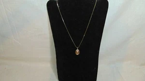 18" GOLD TONE NECKLACE WITH OVAL GOLD TONE PENDANT MARKED ITALY - Picture 1 of 12