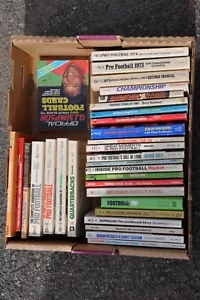 30 Pro Football NFL Paperback, Softcover Books Lot NFL Vintage - Imagen 1 de 8