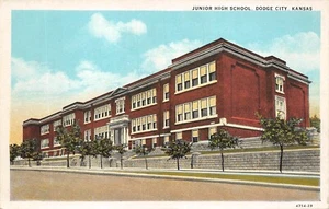 H1212   DODGE CITY,  KS.   POSTCARD ,  JUNIOR HIGH SCHOOL - Picture 1 of 2