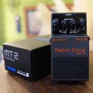 Boss MT-2 Metal Zone Verzerrung Effekpedal für Gitarre - Bild 1 von 12