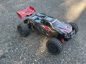 Soporte adaptador de cuerpo Maxx V2 para chasis Traxxas Maxx Slash - Imagen 1 de 2