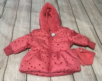 Chaqueta con Capucha Rothschild Rosa Puffer Piel Sintética Corazones Estrellas Talla 12 meses TbGO NUEVA CON ETIQUETAS Foto 1 de 4