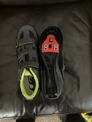 garneau cycling shoes hrs-80 with Cleats - Image 1 of 3
