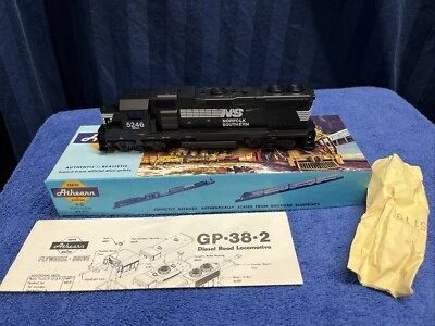 Athearn 4607 Norfolk Southern NS GP 38-2  Diesel Locomotive Powered     HO25 - Image 1 of 4