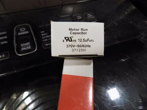 4, NEW  37125H DiversiTech Motor Run Oval Capacitor 12.5 uF MFD 370V 50/60 4 per - Picture 1 of 4