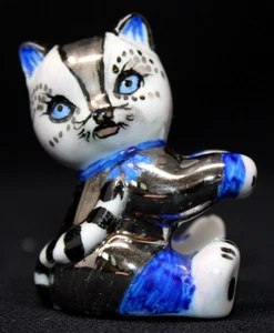 Abrazador de velas de porcelana pintado a mano DE COLECCIÓN, gato atigrado azul y plateado FIRMADO, EN MUY BUENA CONDICIÓN - Imagen 1 de 14
