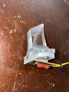 Mitsubishi DP-EC7 Turntable Replacement Parts Speed Sensor Indicator Light Assy - Picture 1 of 3