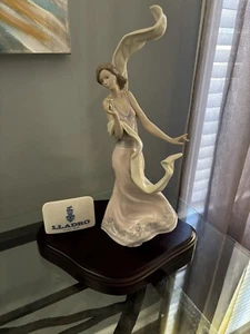 LLADRO #6251 WIND OF PEACE 1996 - PREMIERE ISSUE FIGURINE MINT, RETIRED - Picture 1 of 10