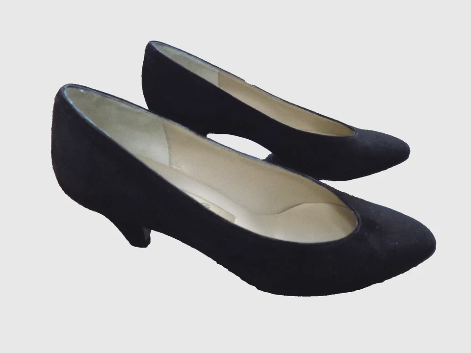 Vtg Classic Pumps Amalfi Susan 2" Heels Black Suede Sz 5 Made In Italy Timeless! - Image 1 of 4