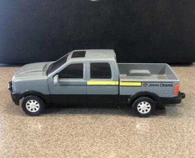 ERTL JOHN DEERE PICK UP TRUCK w/ Hitch 1:32 - Image 1 of 4