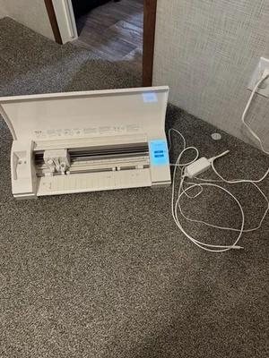 Silhouette Cameo 3 Desktop Cutting System Die Cut Machine Bluetooth - Image 1 of 4