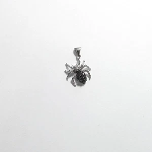 HENG NGAI 10K Weißgold weißer Einzelschliff, schwarzer Diamant Spinne Anhänger 0,30 kt - Bild 1 von 4