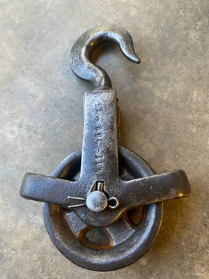 Ancienne poulie en fer et fonte H27cm - Photo 1/3