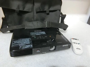 Epson Powerlite 1750 H372A LCD VGA Projektor getestet und funktioniert mit Fernbedienung - Bild 1 von 2