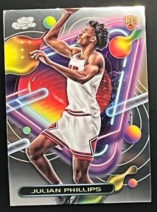 Tarjeta de novato Julian Phillips 2023-24 Topps Cosmic Chrome Bulls RC #182 - Imagen 1 de 1